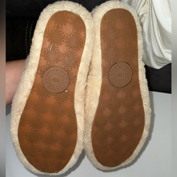 Ugg Women Fluff Slippers - Picture 5 of 7